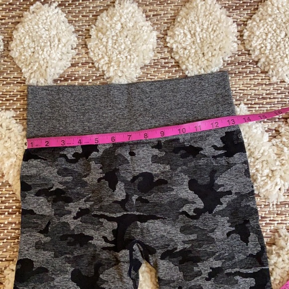 Seamless scrunched booty camo leggings - Picture 12 of 13